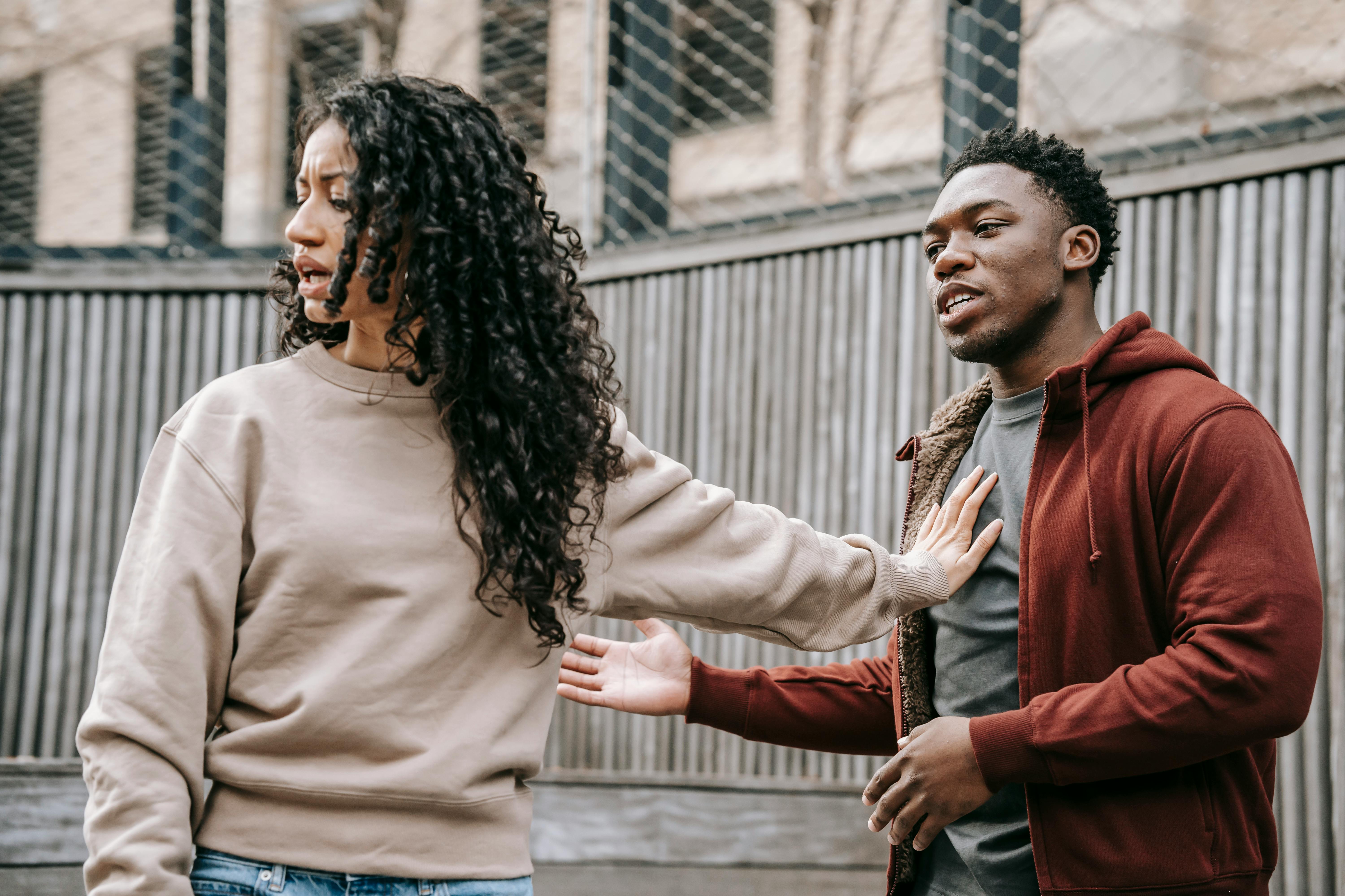 A woman and a man fighting | Source: Pexels