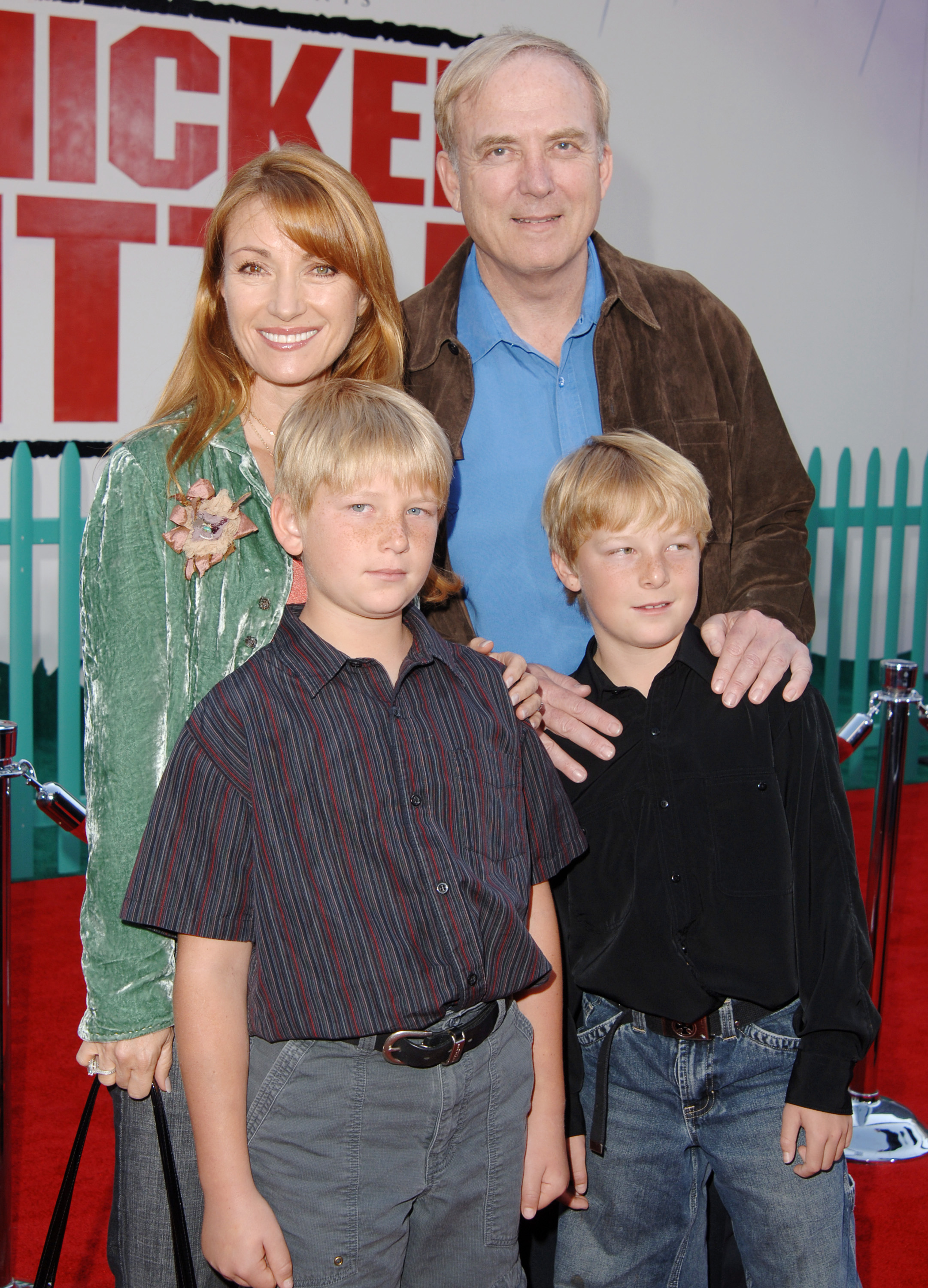 Jane Seymour, James Keach, Kristopher Keach and John Keach at the Los Angeles premiere of "Chicken Little," 2005 | Source: Getty Images