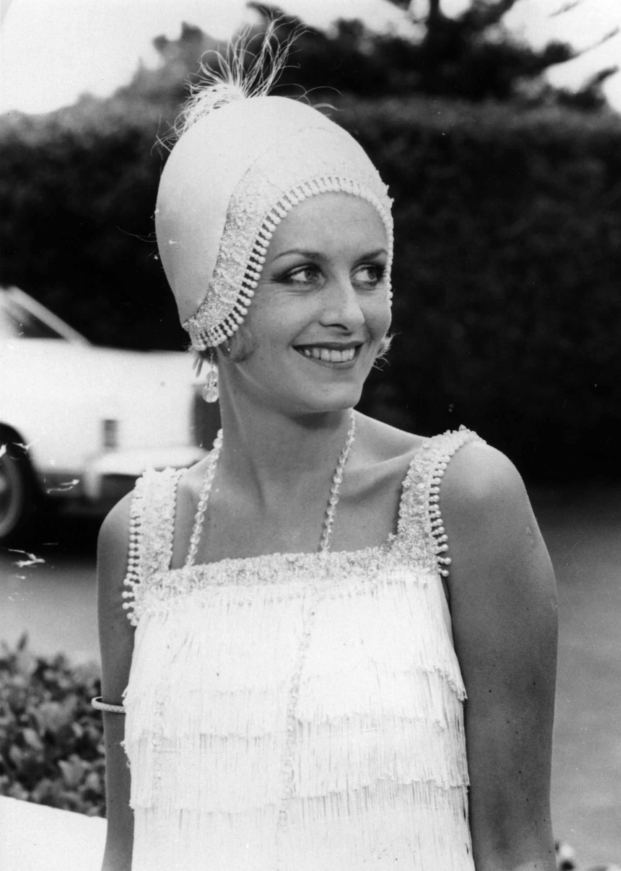 The model wearing a 1920s-style beaded cap and dress in 1962. | Source: Getty Images