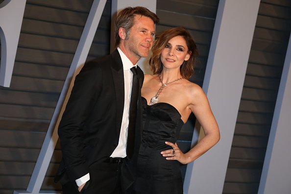 Clotilde Courau et Emmanuel-Philibert de Savoie participent à la soirée des Oscars de la Vanity Fair 2018 le 24 mars 2018 à Beverly Hills. | Photo : Getty Images Clotilde Courau et Emmanuel-Philibert de Savoie participent à la soirée des Oscars de la Vanity Fair 2018 le 24 mars 2018 à Beverly Hills. | Photo : Getty Images
