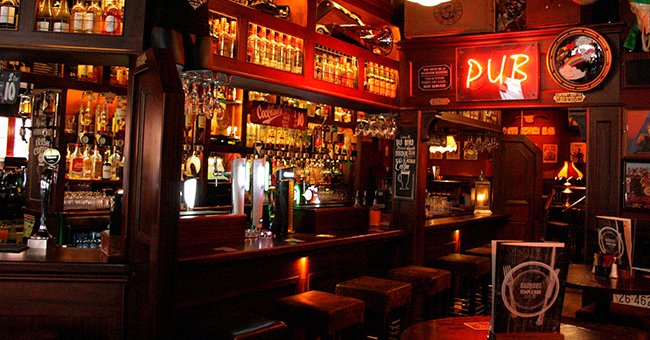A photo of a pub. | Photo: Pixabay