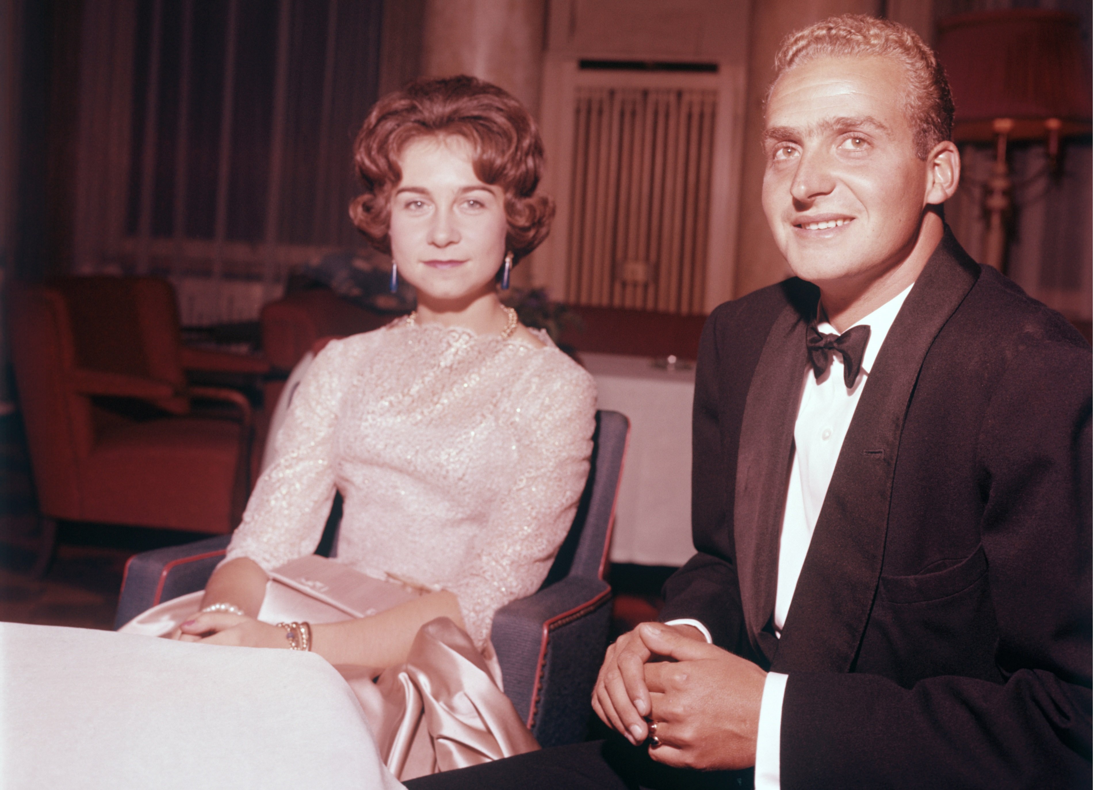 Sofía de Grecia y Juan Carlos de España en Italia en diciembre de 1956. | Foto: Getty Images