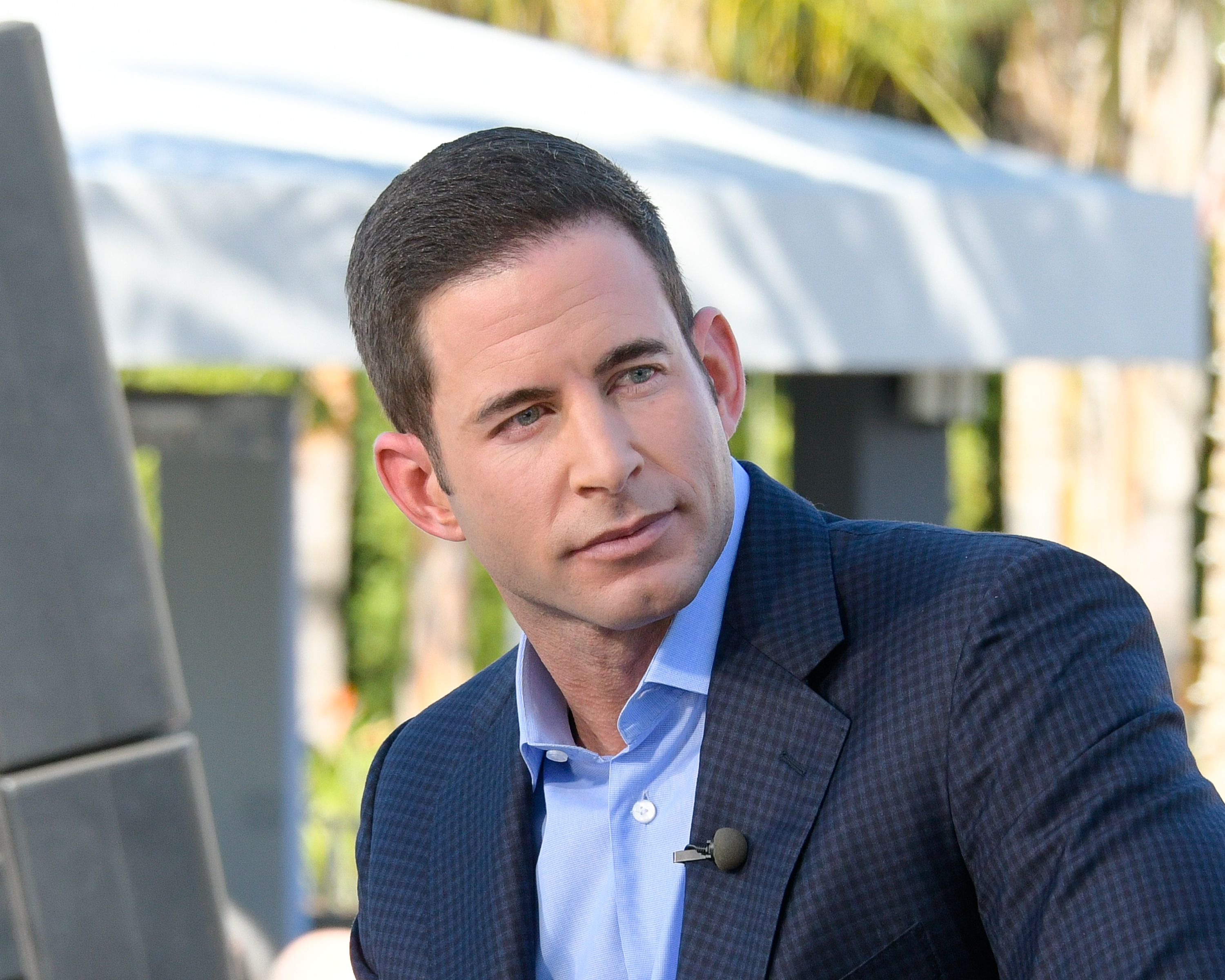 Tarek El Moussa at "Extra" at Universal Studios Hollywood on February 28, 2017 | Photo: Getty Images