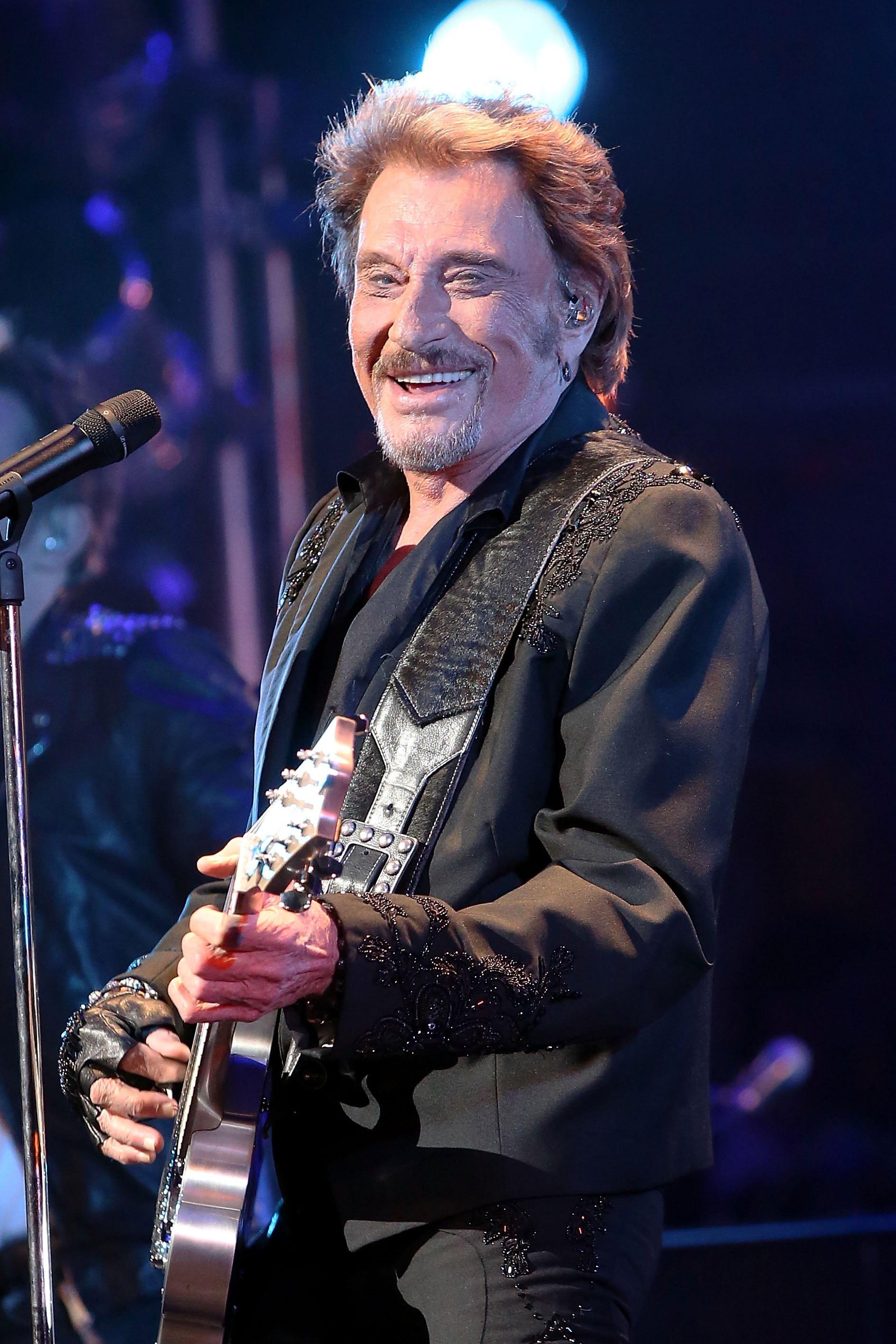 Johgnny Hallyday tenant une guitare | photo : Getty Images