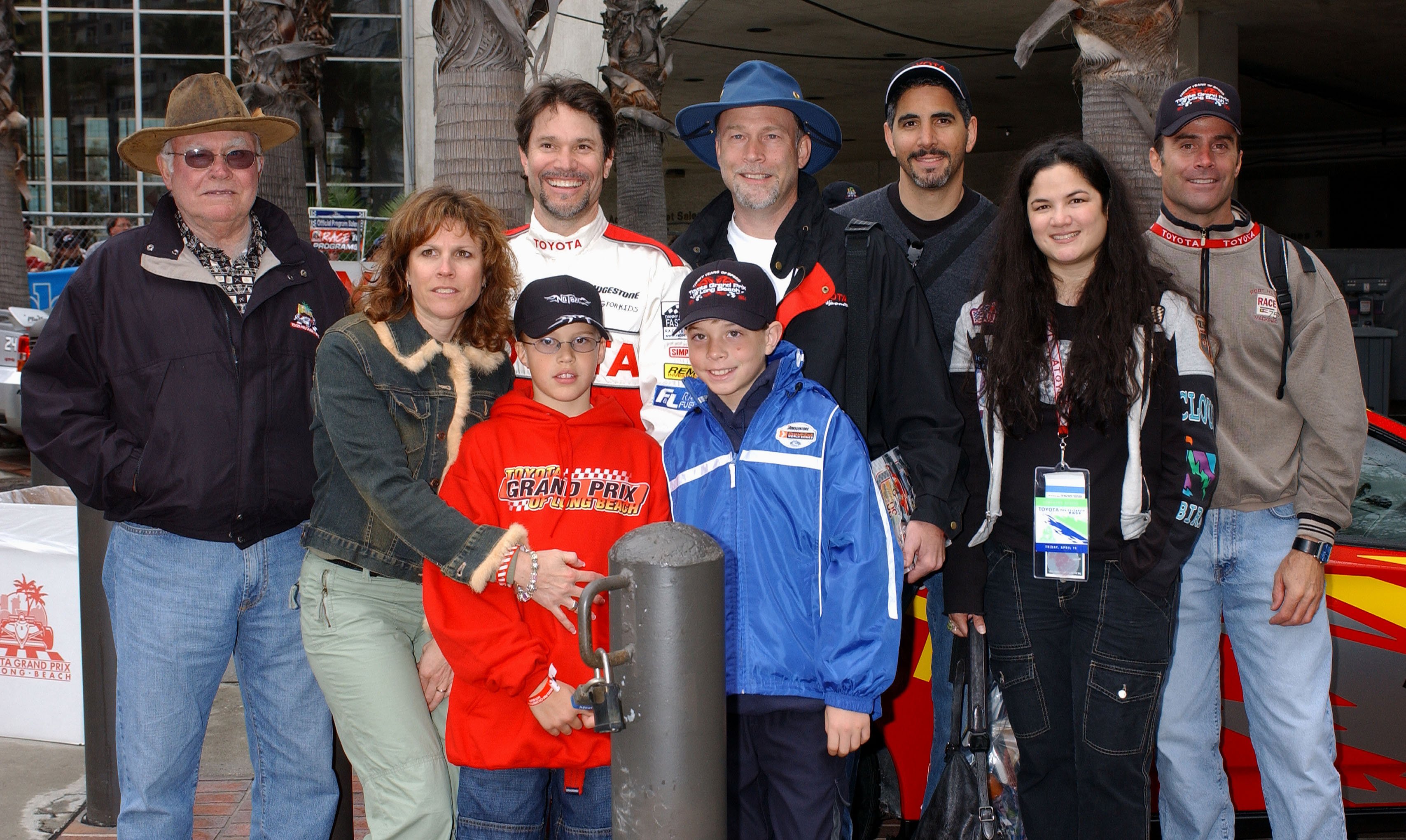 Peter Reckell and his family on April 17, 2004 at the Annual Toyota Pro/Celebrity Race | Photo: Getty Images