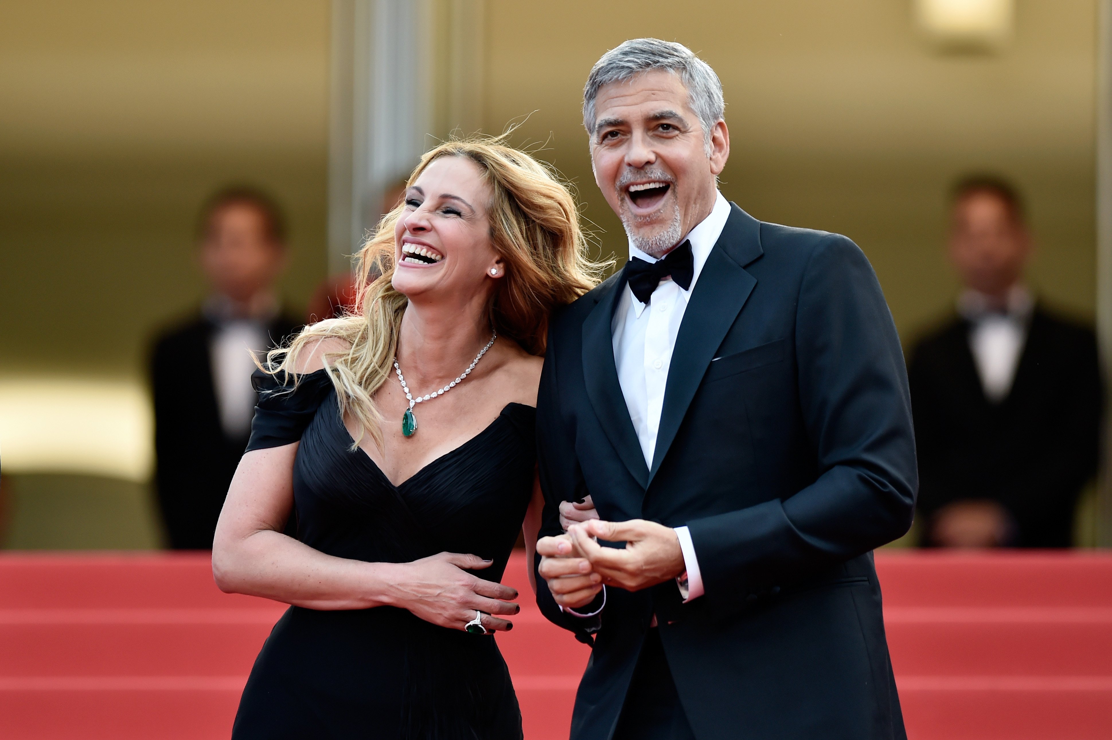 Julia Roberts und George Clooney besuchen die Premiere von "Money Monster" während der 69. jährlichen Filmfestspiele von Cannes im Palais des Festivals am 12. Mai 2016 in Cannes, Frankreich | Quelle: Getty Images 