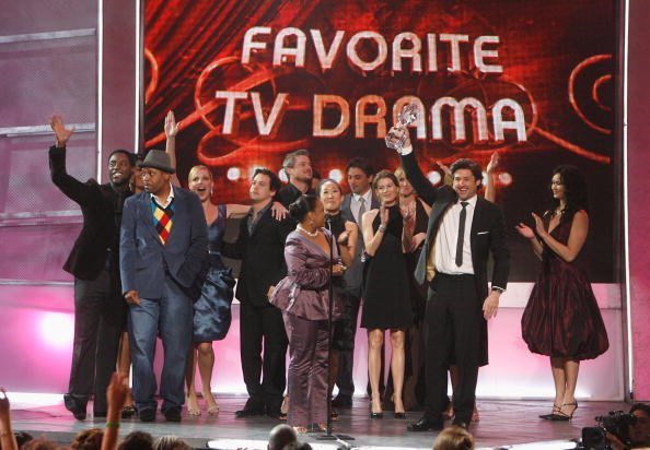 he cast of Grey's Anatomy accepts the award for Favorite TV Drama onstage during the 33rd Annual People's Choice Awards held at the Shrine Auditorium on January 9, 2007, in Los Angeles, California. | Source: Getty Images.