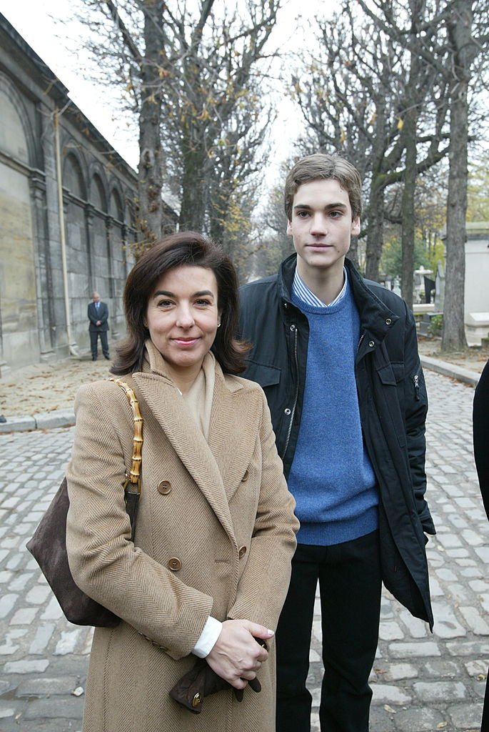 Carole AMIEL a réuni tous les vrais amis d'Yves Montand au cimetière du Père-Lachaise à PARIS. | Photo : Getty Images