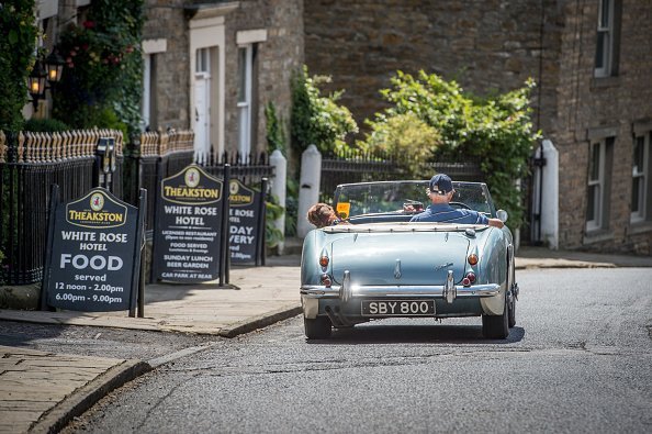 Couple enjoys leisurely ride in convertible | Image: Getty Images