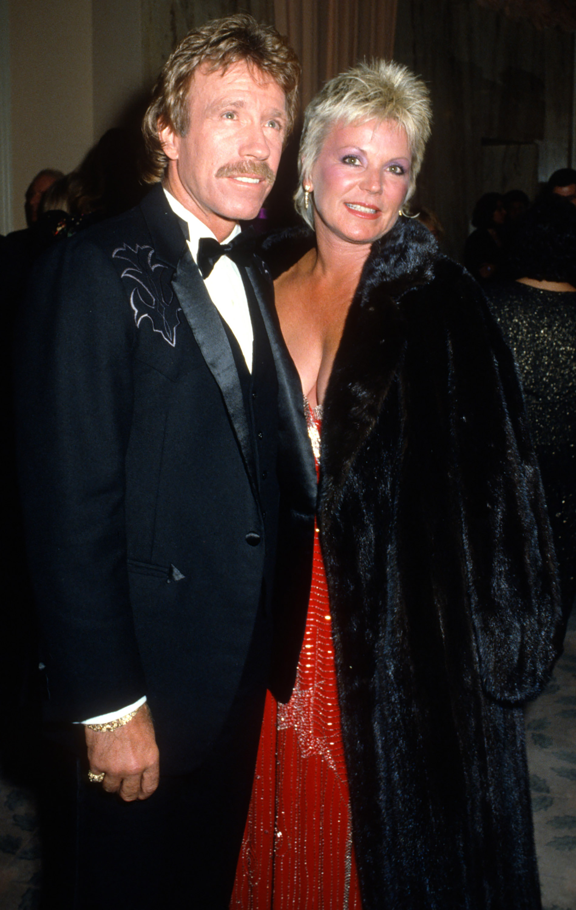 Chuck Norris and Dianne Holechek attend the 43rd Annual Golden Globe Awards in Beverly Hills, California on January 24, 1986. | Source: Getty Images