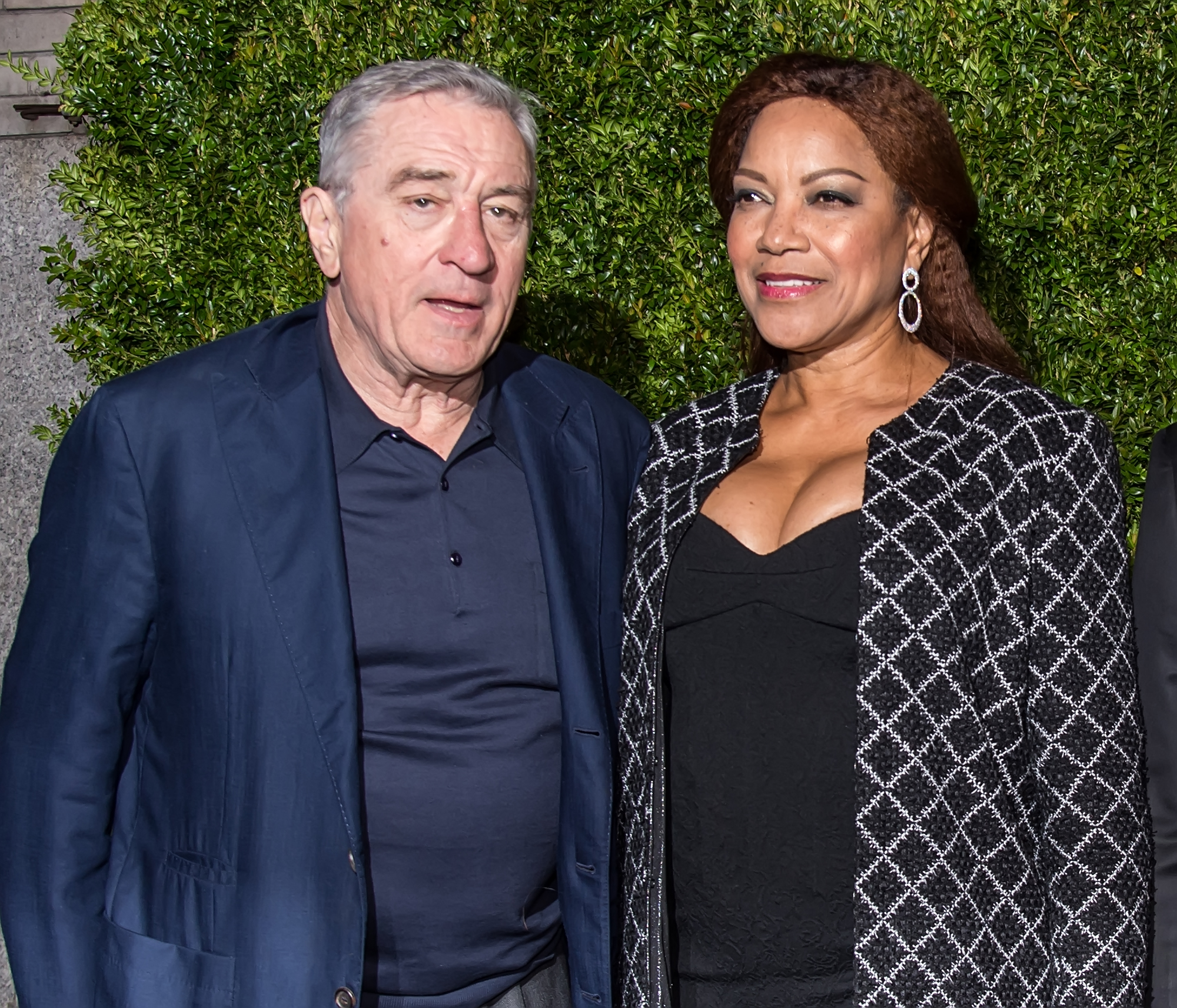 Robert De Niro y su esposa Grace Hightower asisten a la 11ª Cena Anual de Artistas del Festival de Cine de Tribeca de Chanel en Balthazar, el 18 de abril de 2016 en Nueva York. | Foto: Getty Images