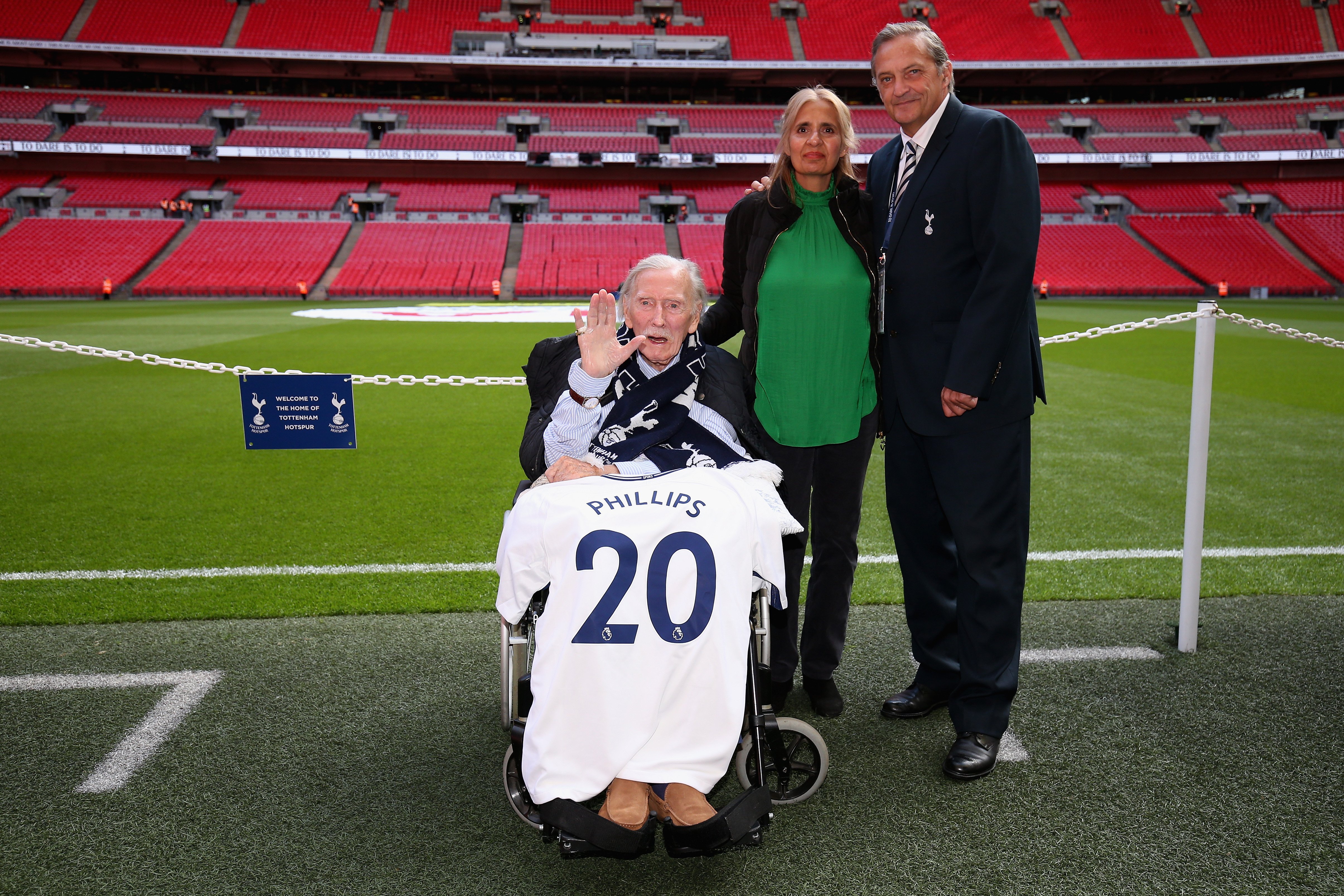 Leslie Phillips and Zara Carr pose for a photo with Gary Mabbutt prior to the Premier League match on September 16, 2017, in London, England | Source: Getty Images