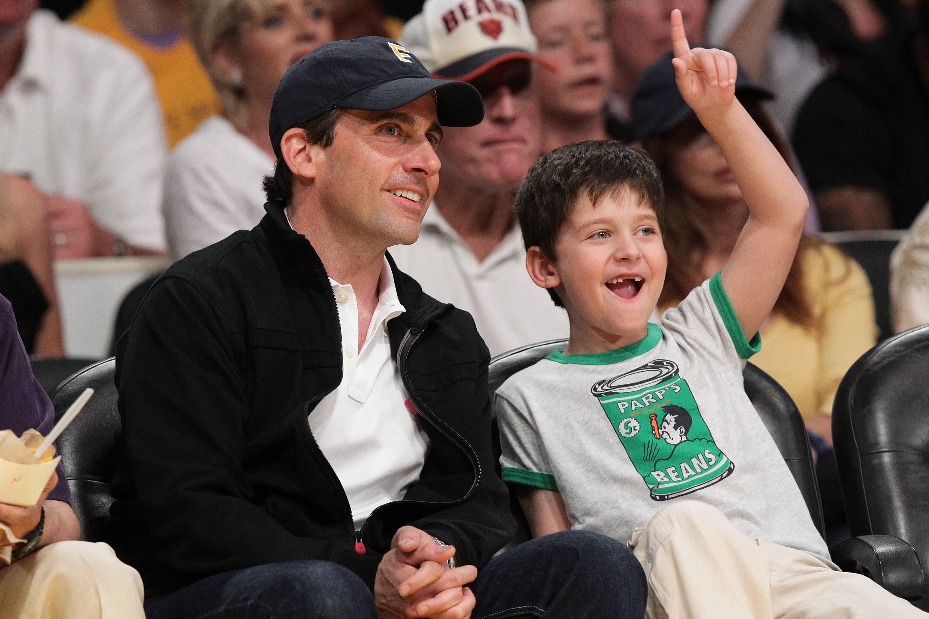 Steve Carell and his son John Carell at the game between the New Orleans Hornets and the Los Angeles Lakers on April 17, 2011, in Los Angeles. | Source: Getty Images