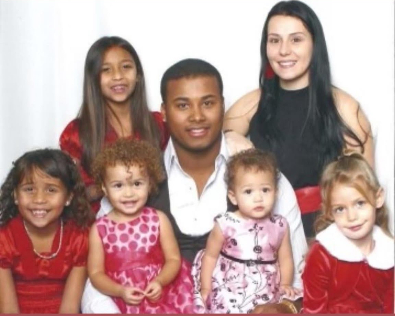 Misty De La Cruz with her family | Source: GoFundMe/help-misty-keep-her-family-home