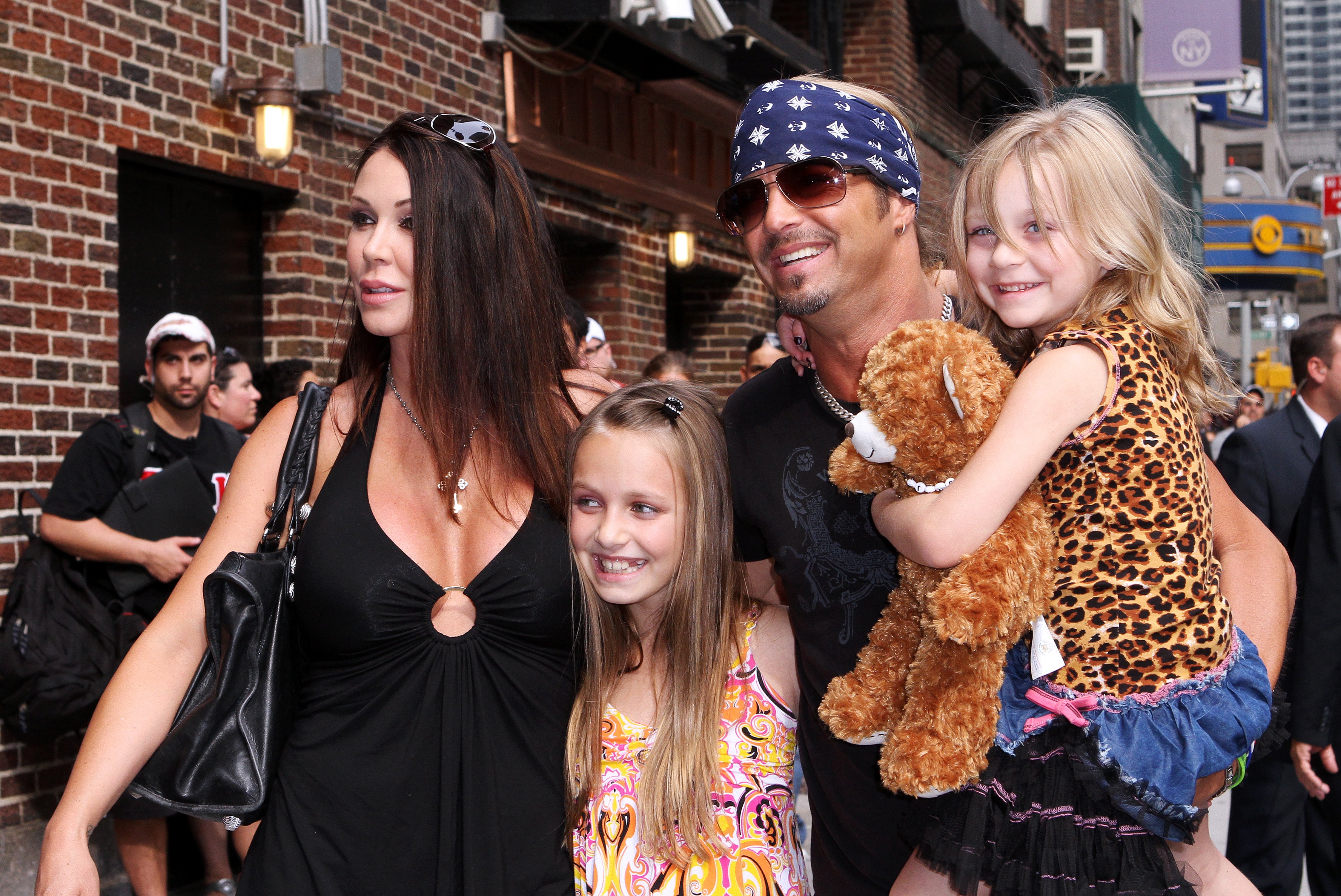 Kristi Lynn Gibson, Raine Elizabeth Sychak, Bret Michaels, and Jorja Bleu Sychak at the "Late Show With David Letterman" on July 12, 2010 | Source: Getty Images