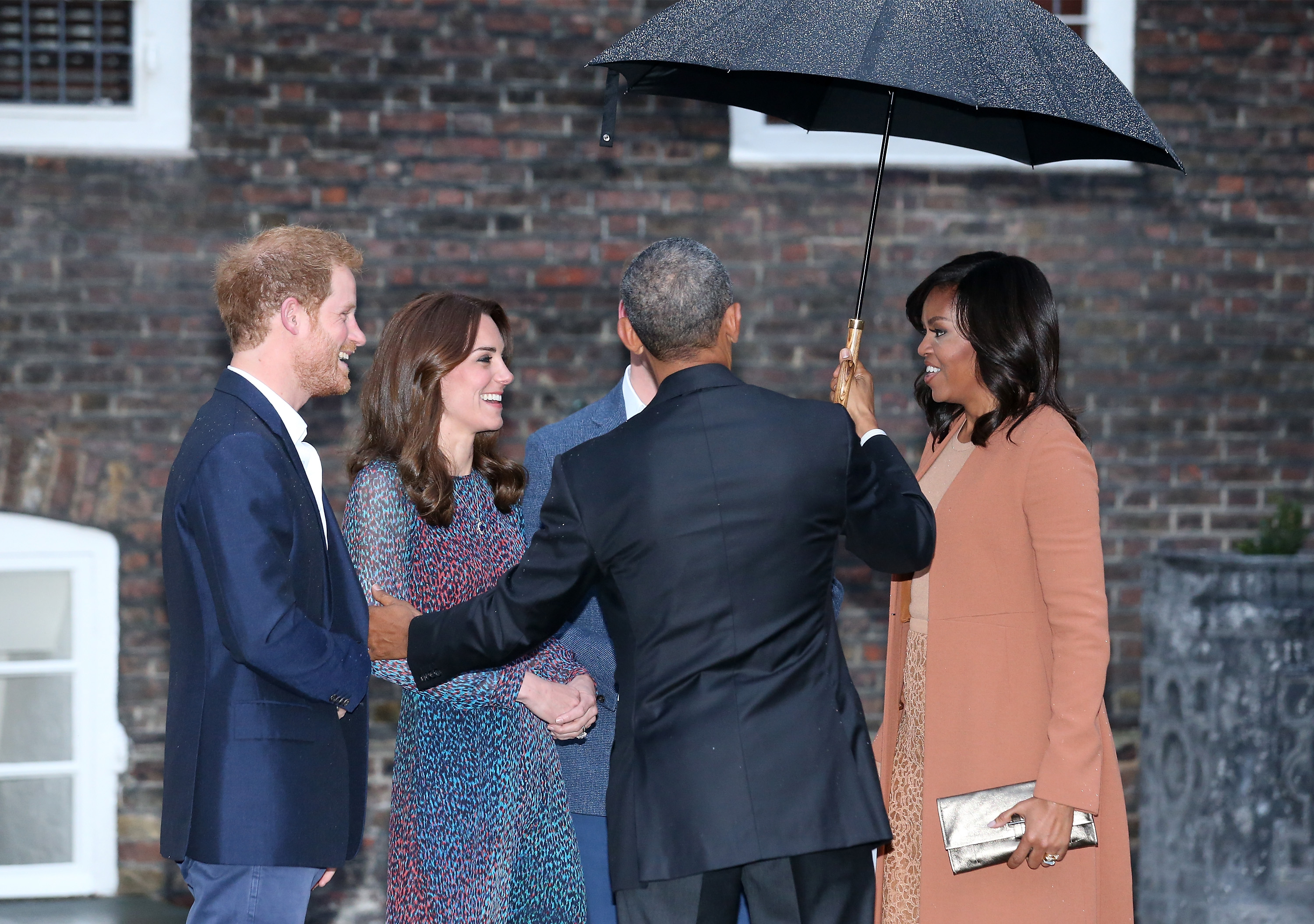 Prince Harry and Catherine, Duchess of Cambridge with Barack and Michelle Obama at a dinner at Kensington Palace on April 22, 2016, in London, England. | Source: Getty Images
