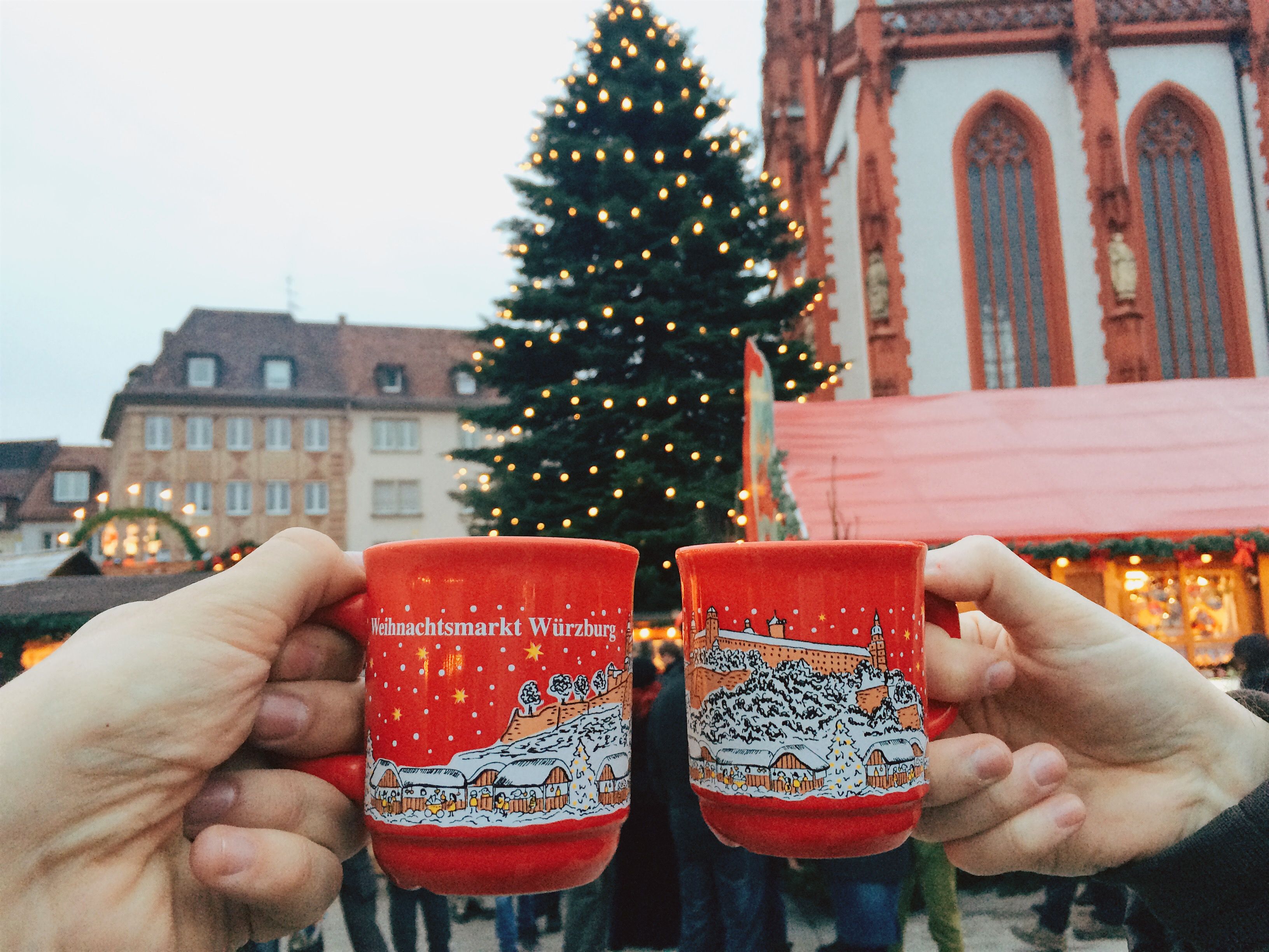 Christmas mugs before a tree. | Source: Getty Images