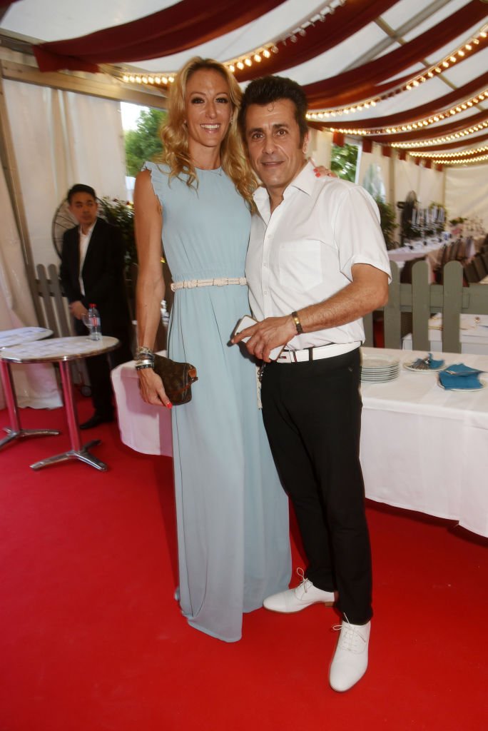 Albert Kassabi (Bebert des Forbans) 5R) et son invité participent au dîner de vente aux enchères "Les enfants pour la paix" au Jardin des Tuileries le 25 juin 2019 à Paris. | Photo : Getty Images Albert Kassabi (Bebert des Forbans) 5R) et son invité participent au dîner de vente aux enchères "Les enfants pour la paix" au Jardin des Tuileries le 25 juin 2019 à Paris. | Photo : Getty Images