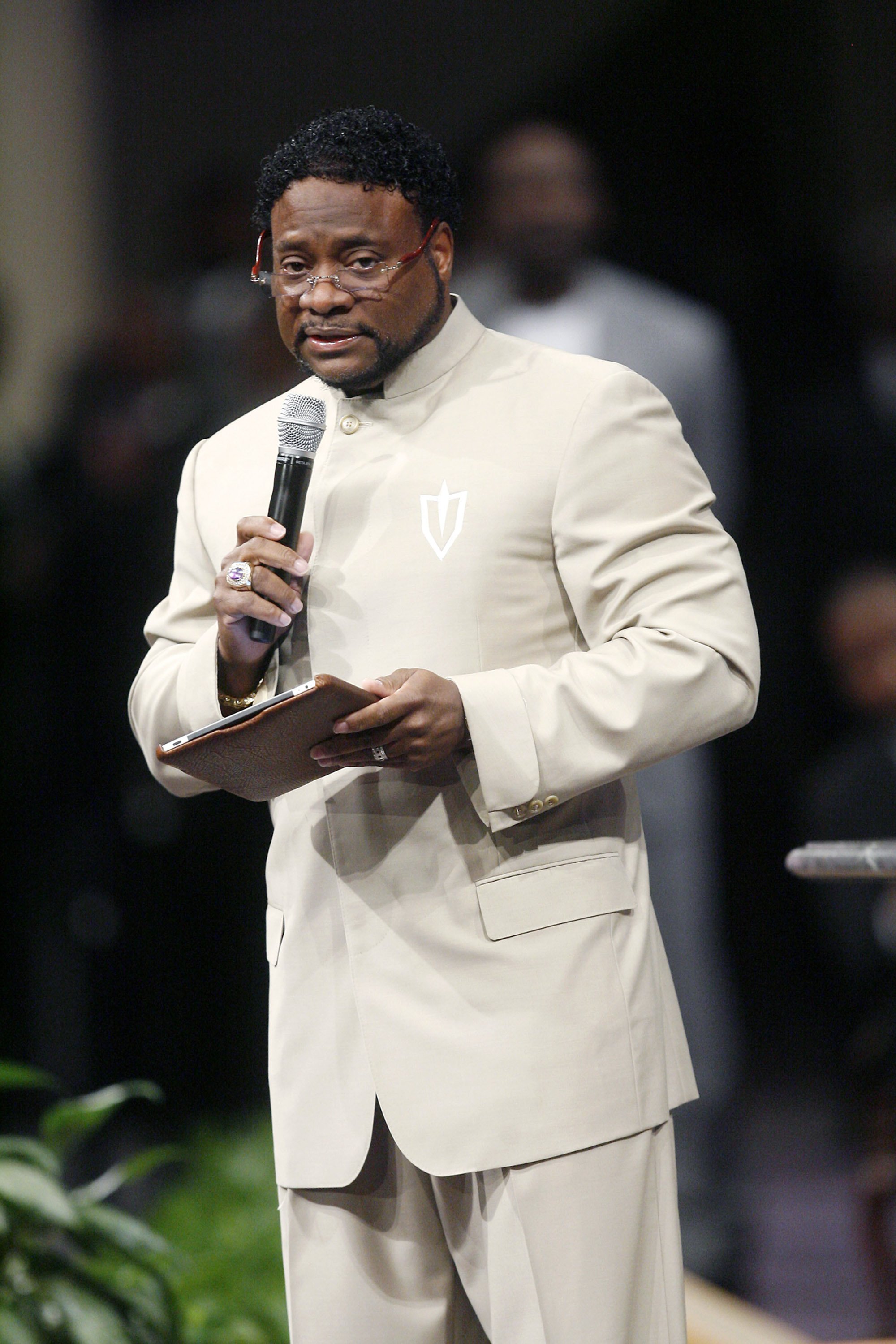 Bishop Eddie Long gives a sermon at the New Birth Missionary Baptist Church on September 26, 2010 in Atlanta, Georgia | Photo: Getty Images