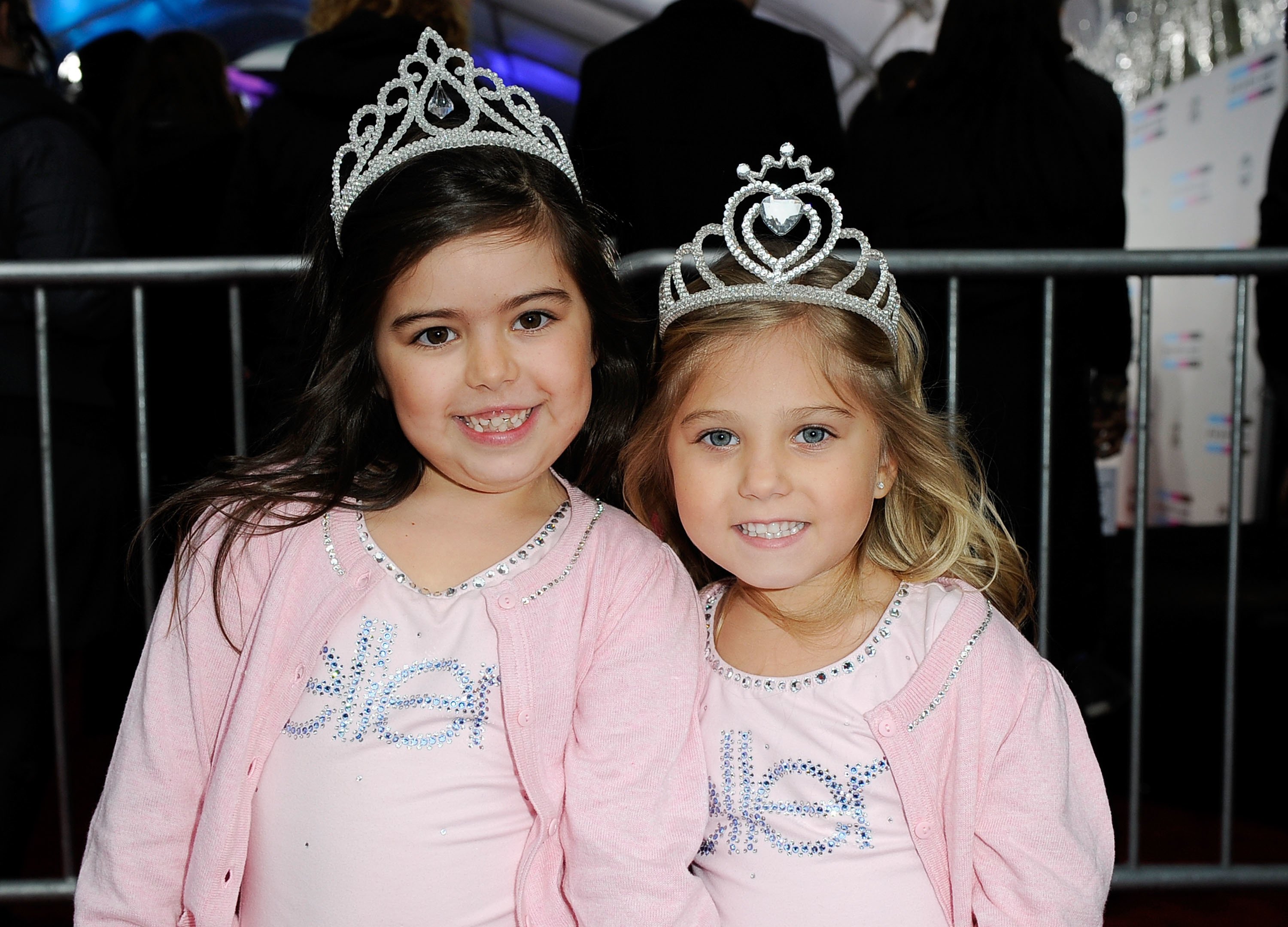 Sophia Grace Brownlee (R) and Rosie Brownlie arrive at the 2011 American Music Awards held at Nokia Theatre L.A. LIVE on November 20, 2011 in Los Angeles, California | Photo: Getty Images 