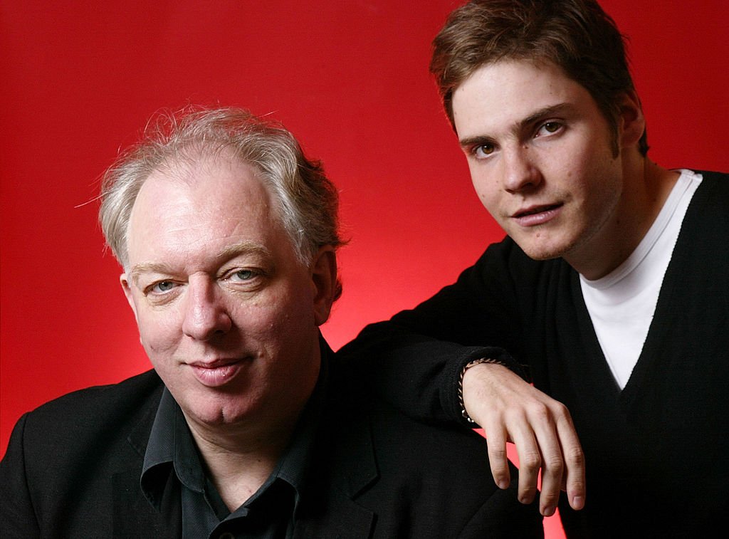 Der Regisseur Wolfgang Becker und der Schauspieler Daniel Bruhl aus dem Film "Good Bye, Lenin!" Porträt-Aufnahmen während des Sundance Film Festivals 2004. (Foto von Carlo Allegri) | Quelle: Getty Images Der Regisseur Wolfgang Becker und der Schauspieler Daniel Bruhl aus dem Film "Good Bye, Lenin!" Porträt-Aufnahmen während des Sundance Film Festivals 2004. (Foto von Carlo Allegri) | Quelle: Getty Images