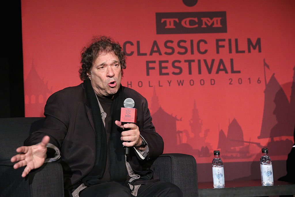 Dennis Berry parle sur scène de la projection de "He Ran All The Way" au cours de la deuxième journée du TCM Classic Film Festival 2016 le 29 avril 2016 à Los Angeles. | Photo : Getty Images
