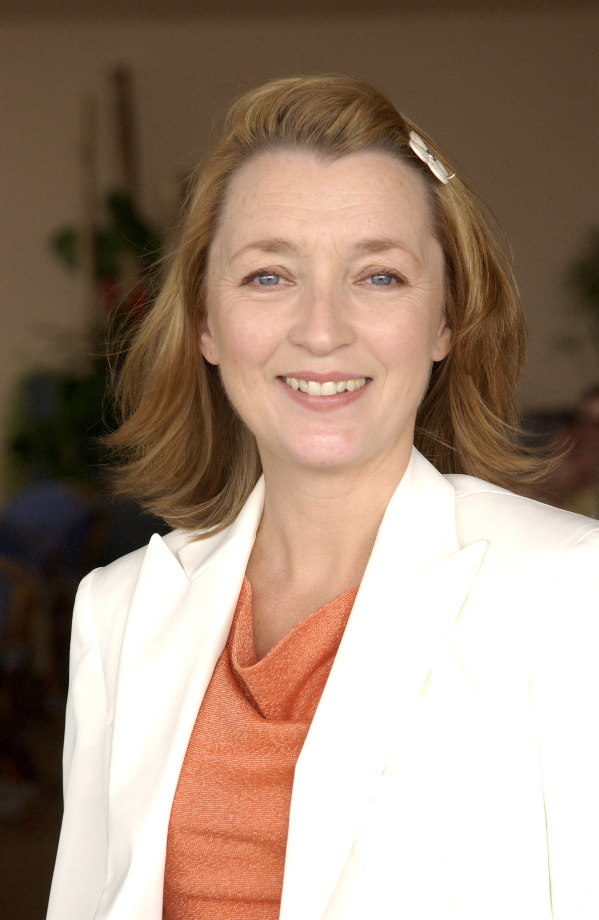 Lesley Manville bei Cannes 2002 | Quelle: Getty Images