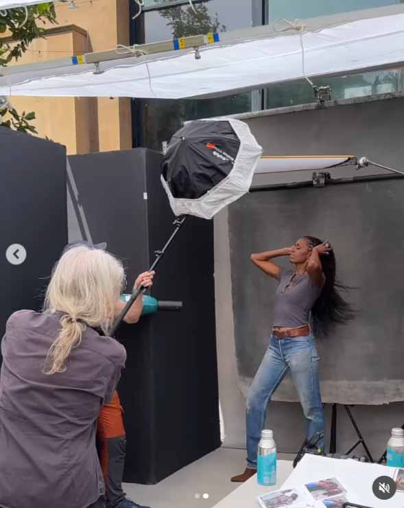 Michelle Obama striking a pose | Source: Source: Instagram/michelleobama