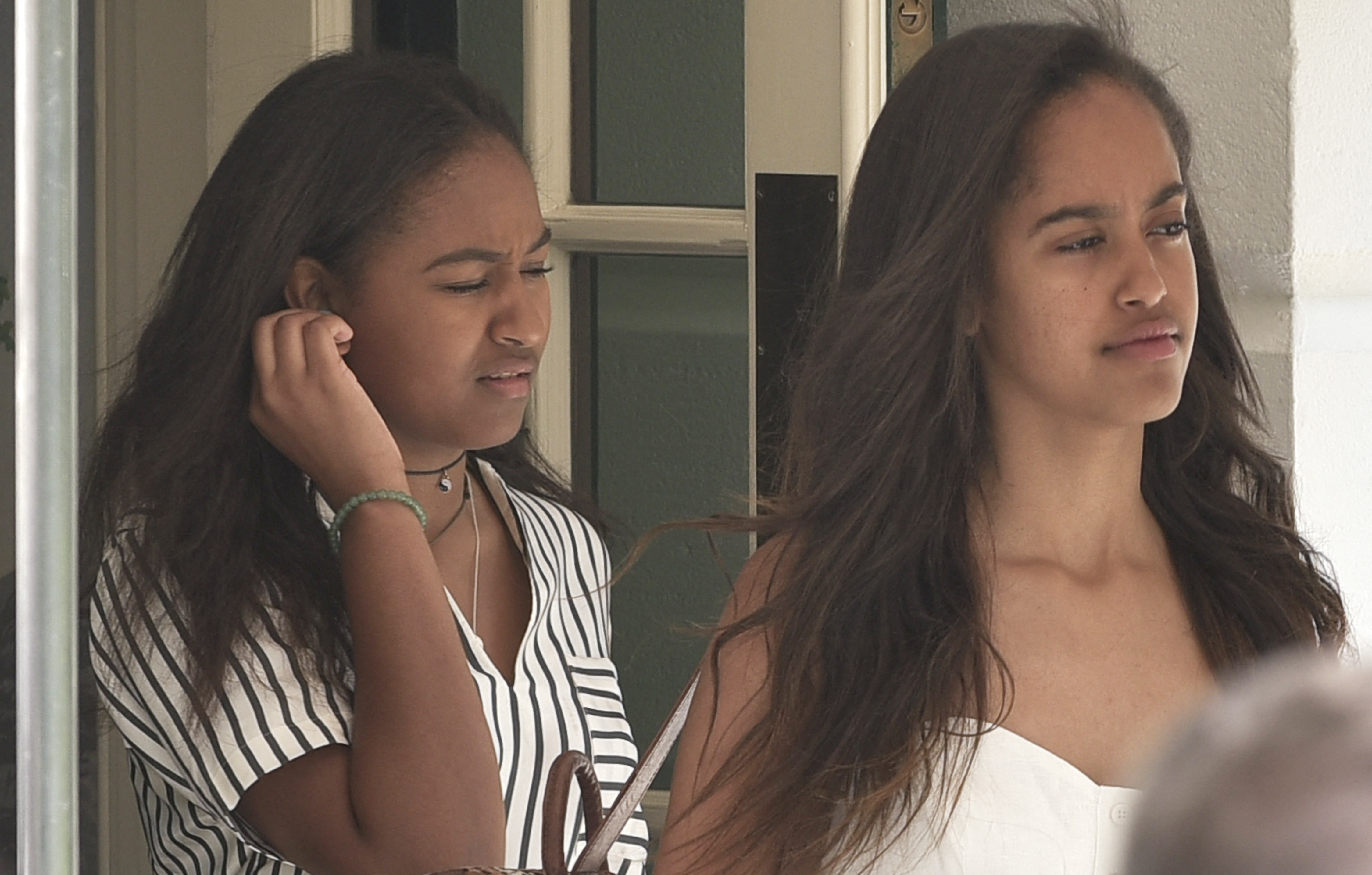 Sasha and Malia Obama making their way to Marine One in Washington, D.C., on August 6, 2016. | Source: Getty Images