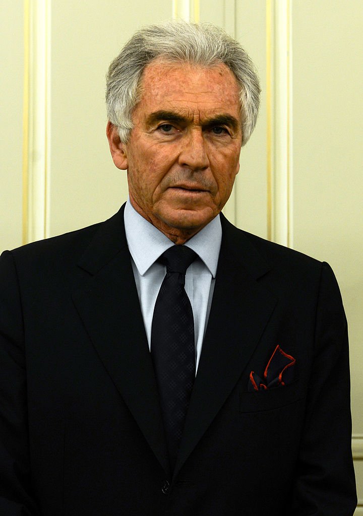 Jean Paul Enthoven, posant à la lauréate du Prix Femina 2013 au Meurice le 6 novembre 2013 à Paris, France. | Photo : Getty Images Jean Paul Enthoven, posant à la lauréate du Prix Femina 2013 au Meurice le 6 novembre 2013 à Paris, France. | Photo : Getty Images