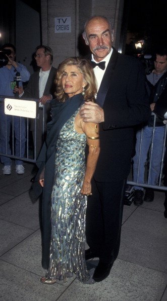 Sean Connery und seine Frau Micheline Connery, Film Society of Lincoln Center Gala, 1997 | Quelle: Getty Images Sean Connery und seine Frau Micheline Connery, Film Society of Lincoln Center Gala, 1997 | Quelle: Getty Images