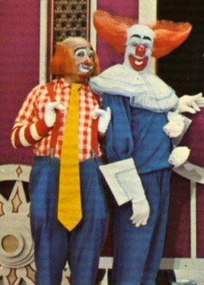 Cooky the Clown (Roy Brown) and Bozo (Bob Bell) on WGN-TV. | Source: Wikimedia Commons