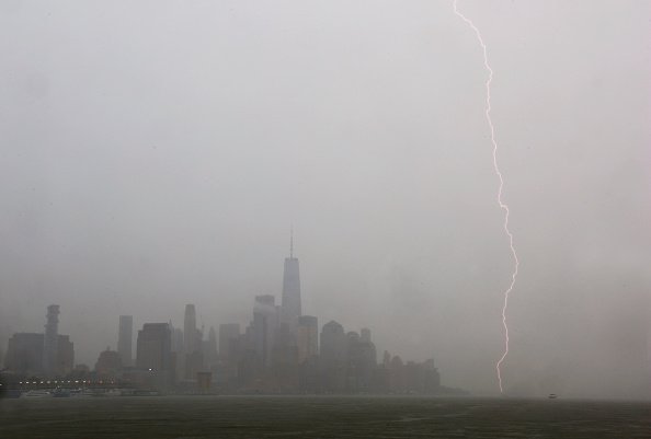 Une photo prise montre un éclair |Photo : Getty Images
