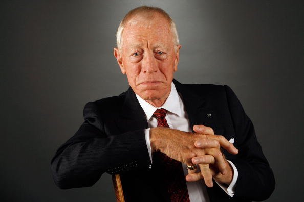 L'acteur Max von Sydow au ArcLight Cinemas le 8 novembre 2007 à Hollywood, Californie. | Photo : Getty Images L'acteur Max von Sydow au ArcLight Cinemas le 8 novembre 2007 à Hollywood, Californie. | Photo : Getty Images
