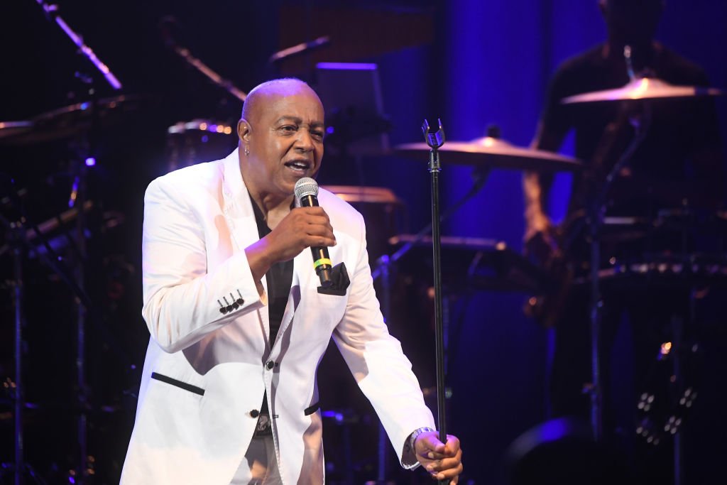 Peabo Bryson performs onstage during "The Gentlemen Of Soul" concert at Mable House Barnes Amphitheatre on July 20, 2019 in Mableton, Georgia. | Photo: Getty Images