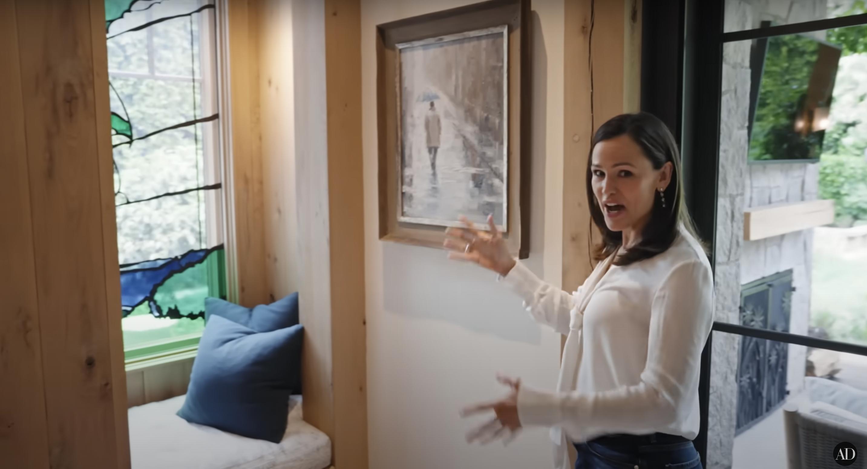 Jennifer Garner gives a tour of her Los Angeles farm-styled house, dated September 3, 2024 | Source: YouTube/@Archdigest