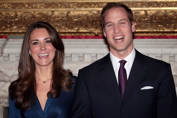 Prince William and Kate Middleton pose for photographs in the State Apartments of St James Palace on November 16, 2010, in London, England. Clarence House today announced the engagement of Prince William to Kate Middleton. | Source: Getty Images.