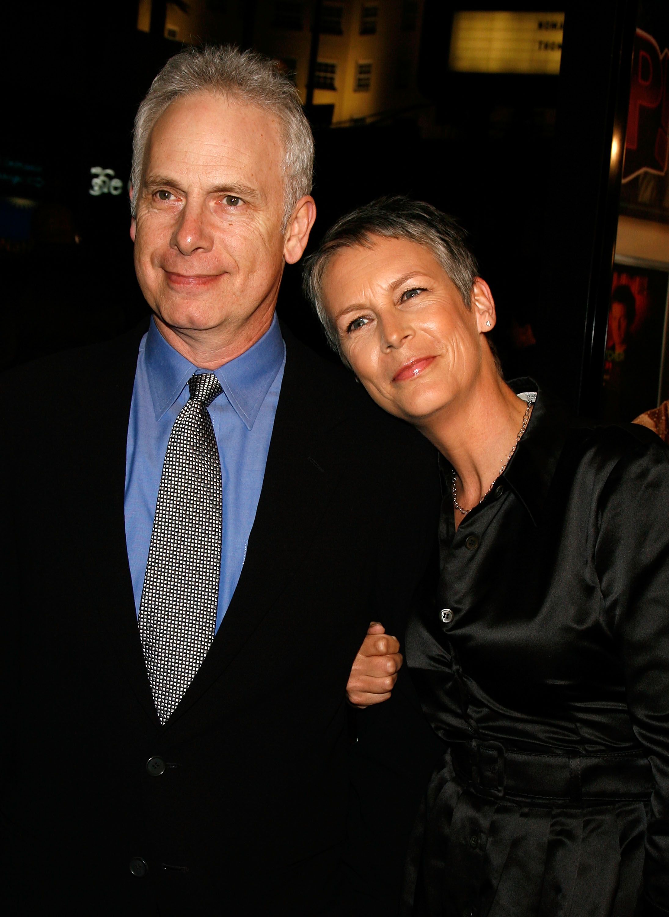 Jamie Lee Curtis with husband Christopher Guest at the Warner Bros. premiere of "Music and Lyrics" at the Grauman's Chinese Theatre in Hollywood, California | Photo: Kevin Winter/Getty Images
