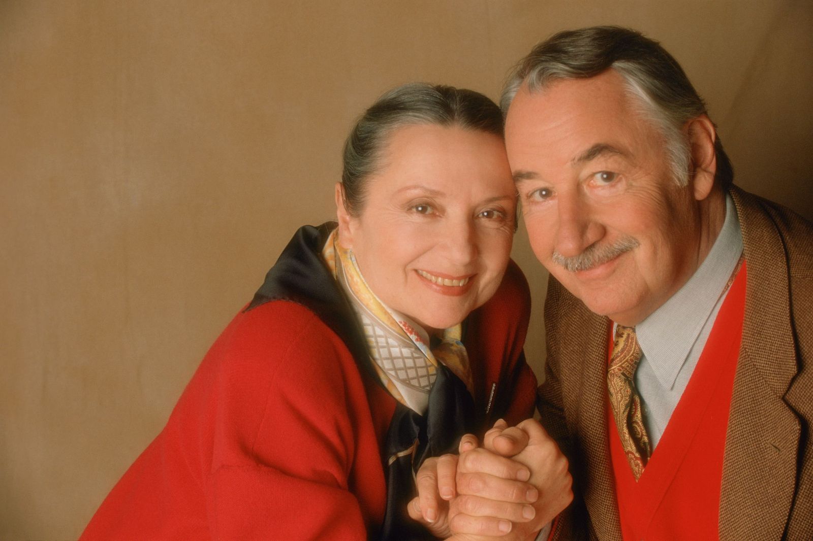 L’acteur Philippe Noiret et sa compagne Monique Chaumette | Photo : Getty Images. L’acteur Philippe Noiret et sa compagne Monique Chaumette | Photo : Getty Images.