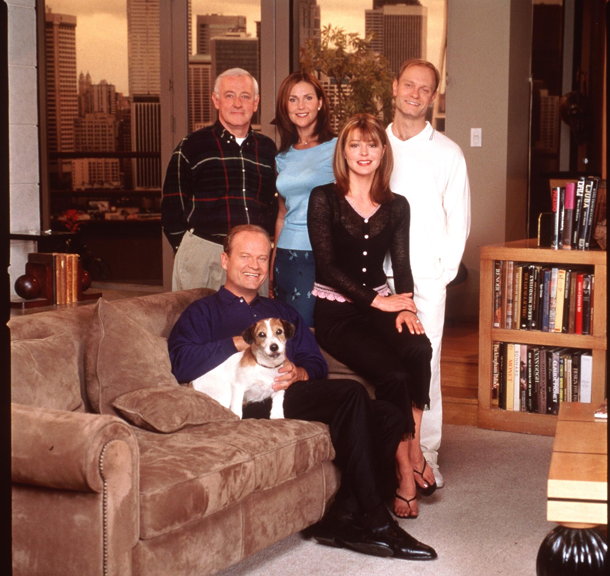 Kelsey Grammer, Peri Gilpin, Jane Leeves, John Mahoney, and David Hyde Pierce stars in the NBC series "Fraiser." | Source: Getty Images