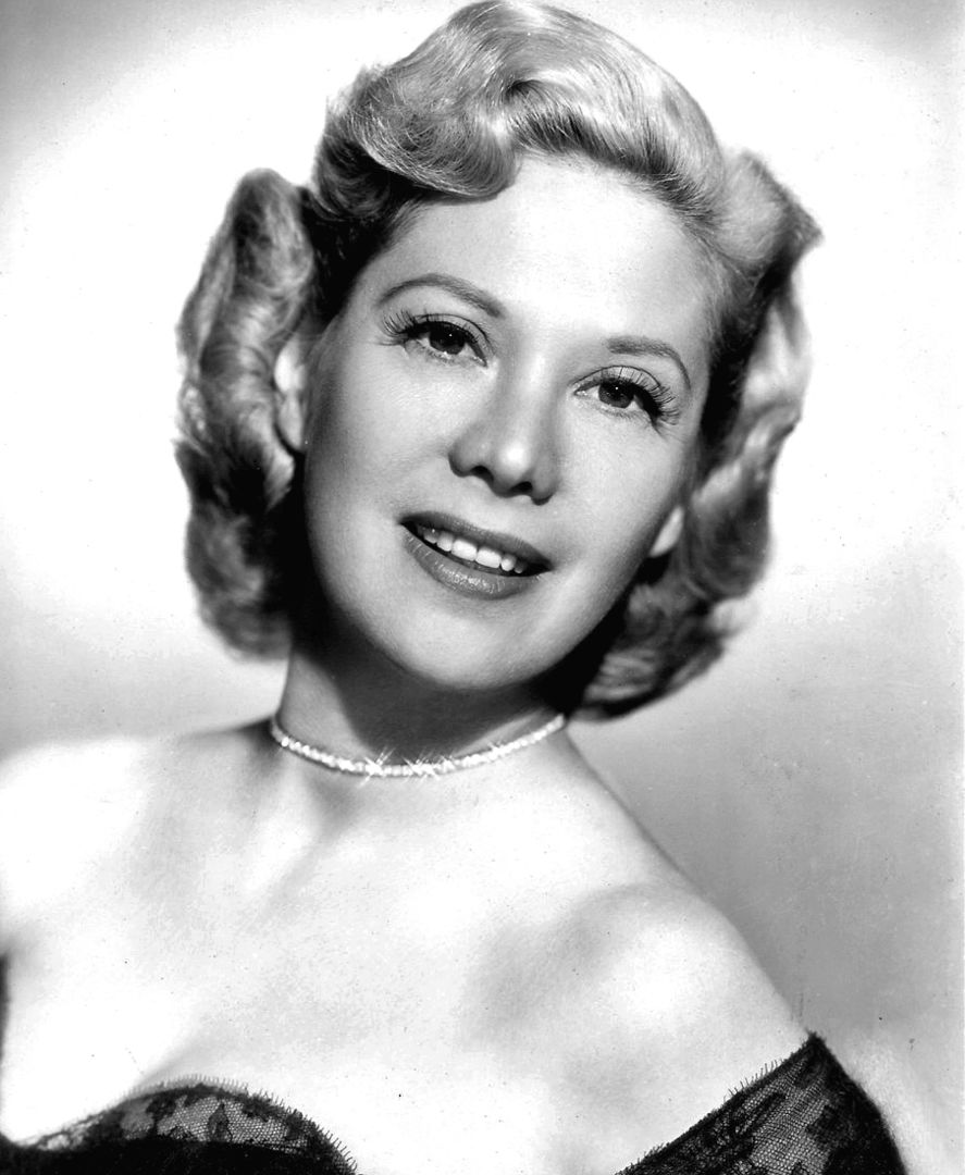 Photo promotionnelle de Dinah Shore aux environs de 1950. | Wikimedia Commons