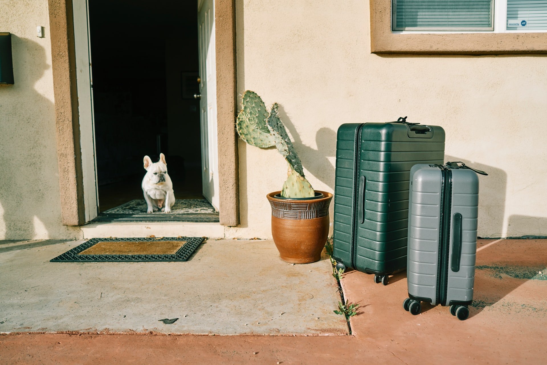 She packed her stuff and left the house with her children | Source: Unsplash