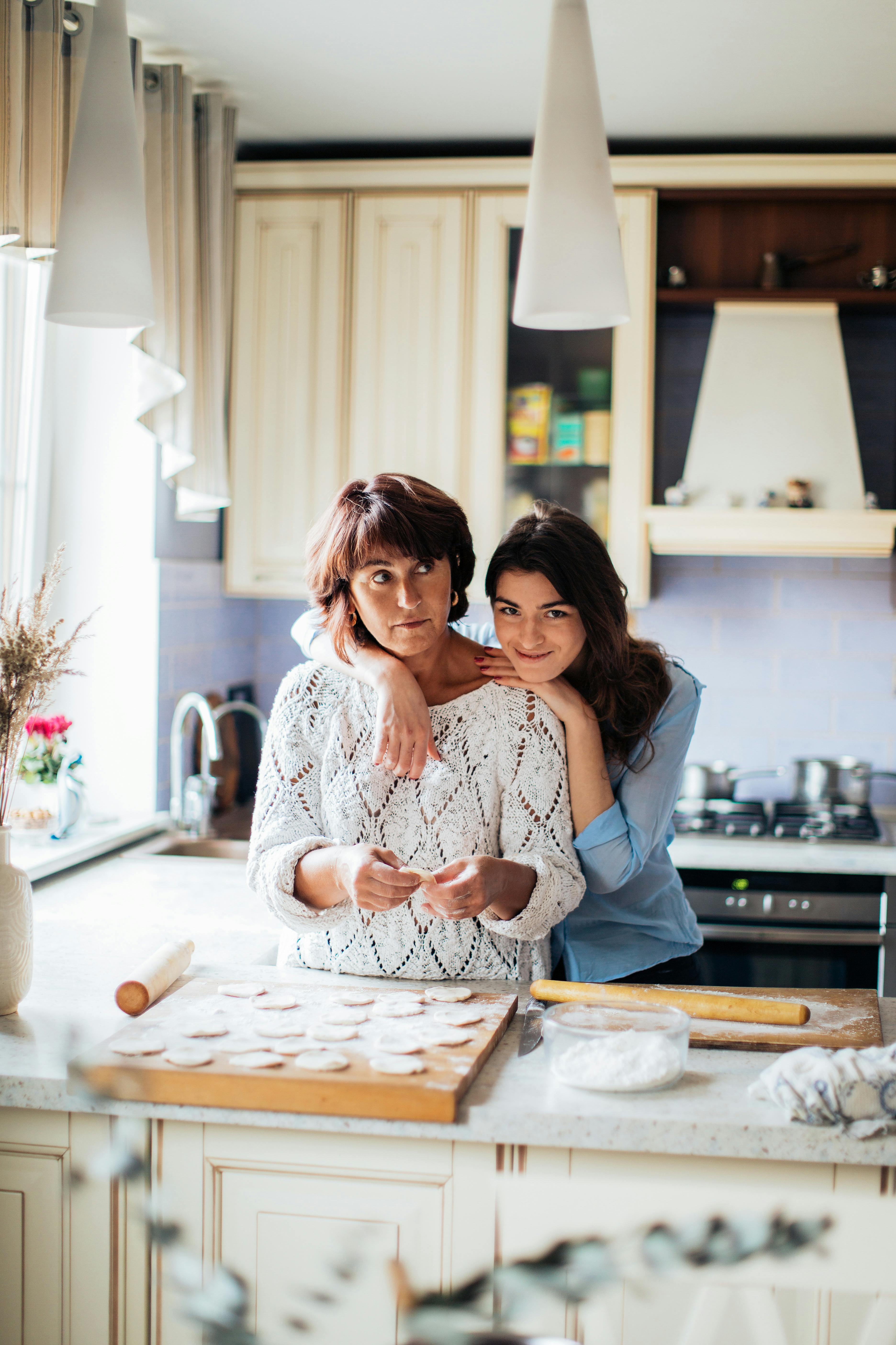A mother and daughter bonding while baking | Source: Pexels