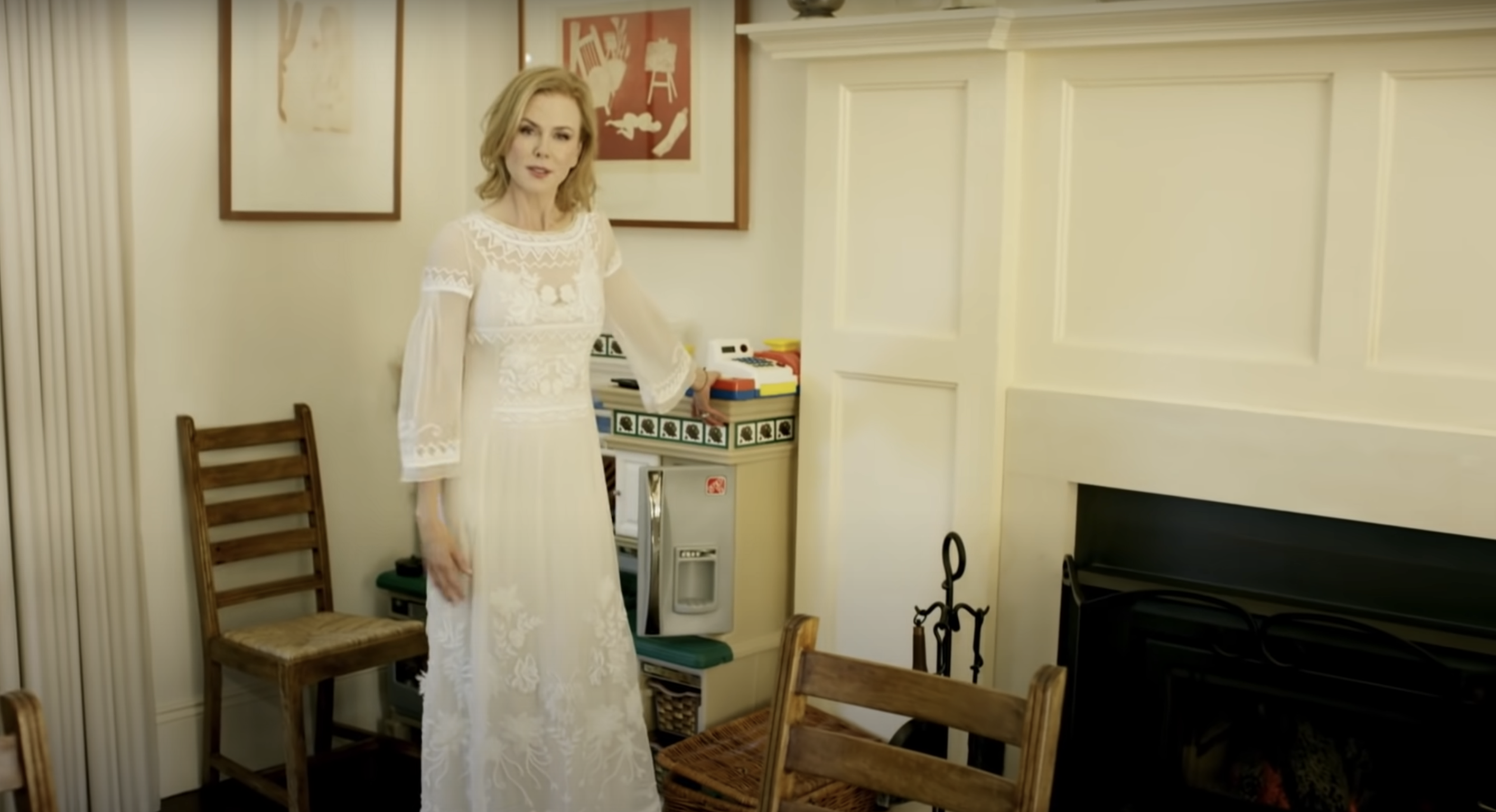 Nicole Kidman inside her Bunyan Hill home, as seen in a video dated July 20, 2015 | Source: youtube.com/Vogue