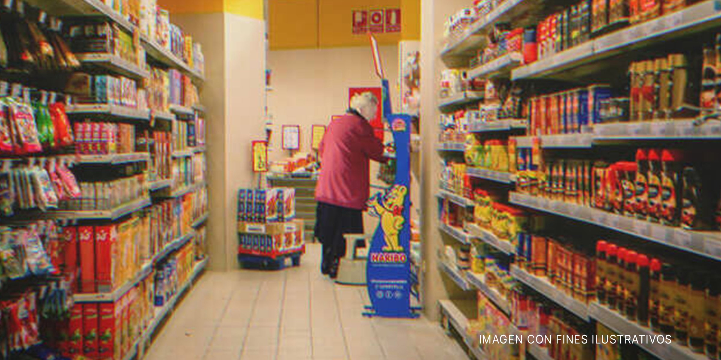 Mujer mayor en una tienda de comestibles | Foto: Getty Images