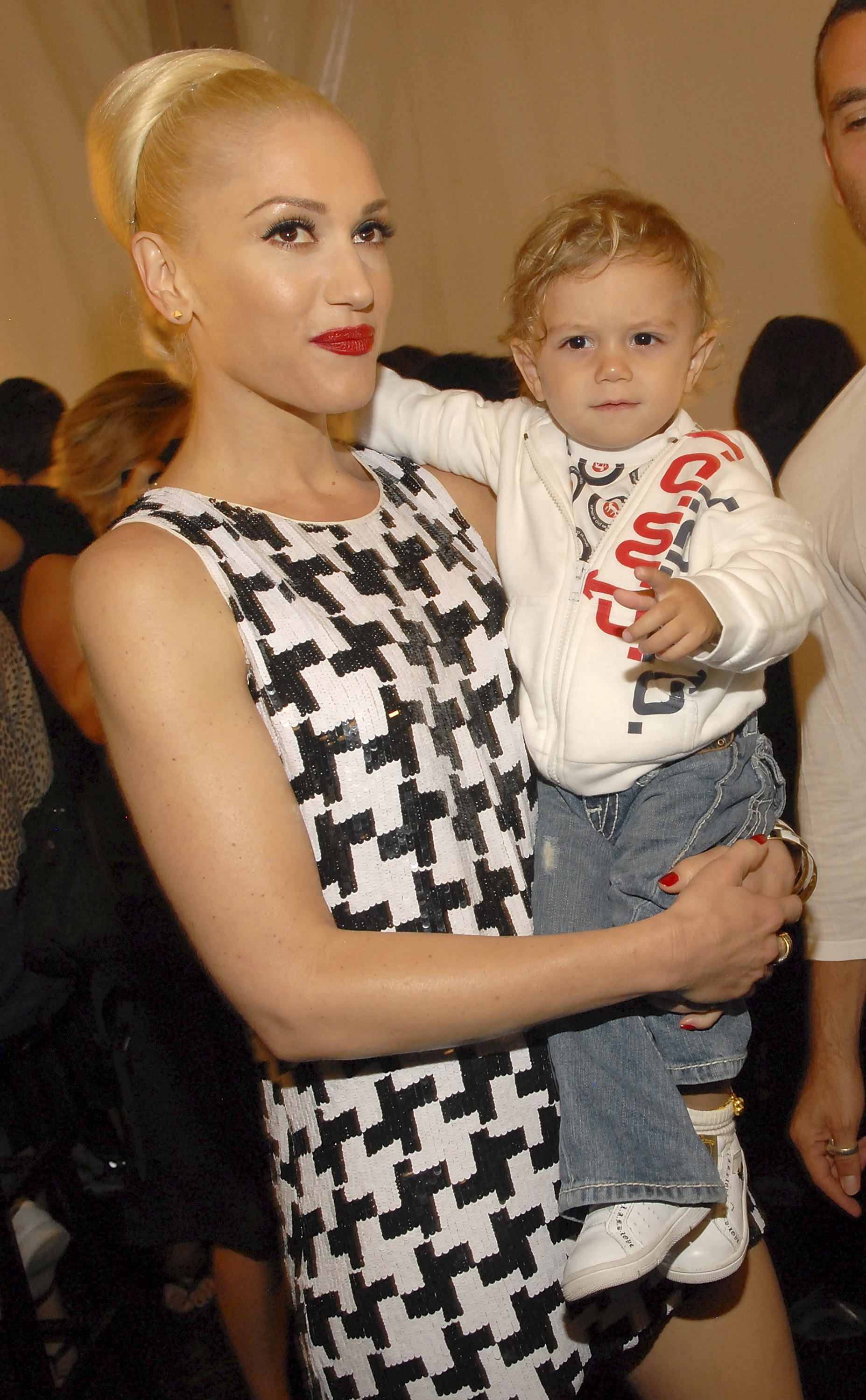 Gwen Stefani with her son, Kingston Rossdale backstage at L.A.M.B Spring 2008 during Mercedes-Benz Fashion Week on September 5, 2007 in New York City | Source: Getty Images