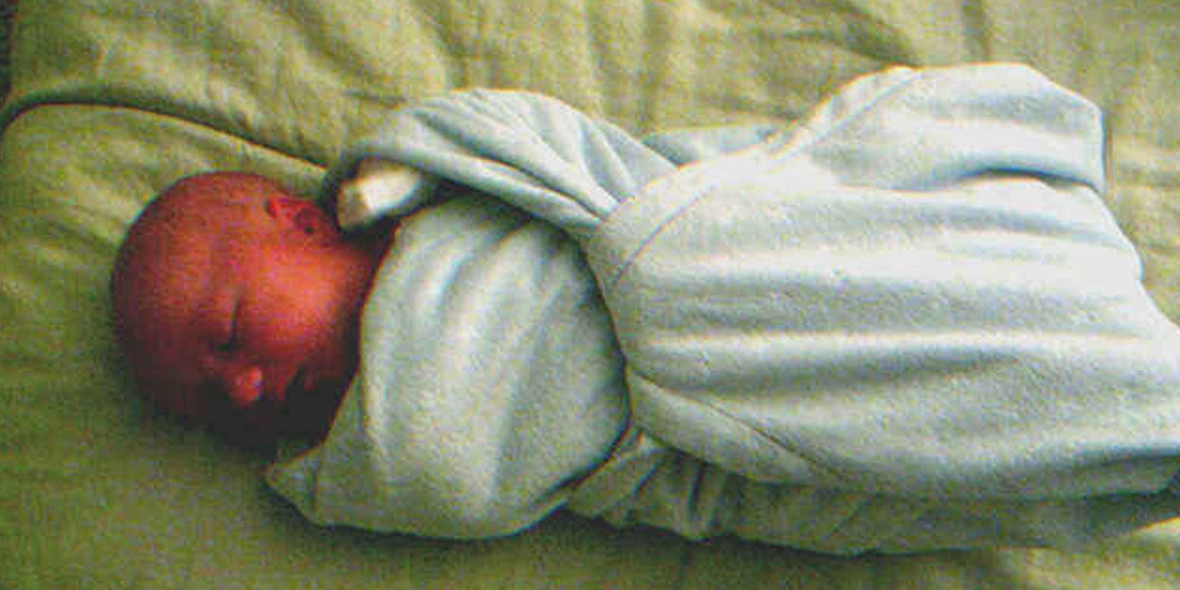 A baby on a bed | Source: Flickr/Jason Lander (CC BY 2.0)