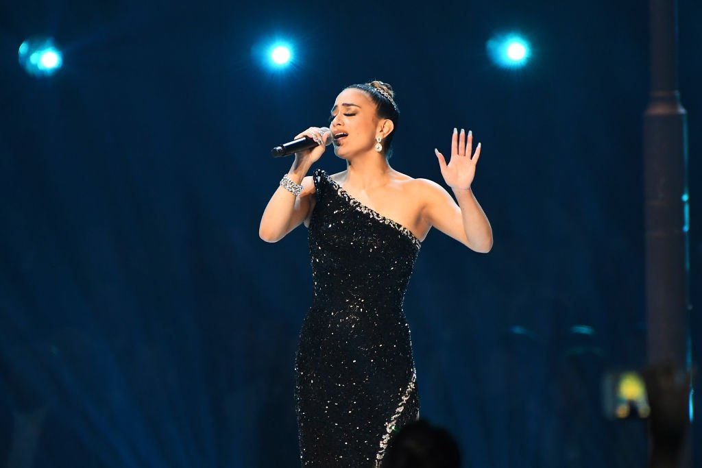 Ally Brooke durante su homenaje a Selena en el Miss Universo 2019.| Foto: Getty Images
