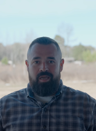 Aaron Spencer giving a speech about running for Sheriff | Source: Facebook/aronspencerforlonokecountysheriff