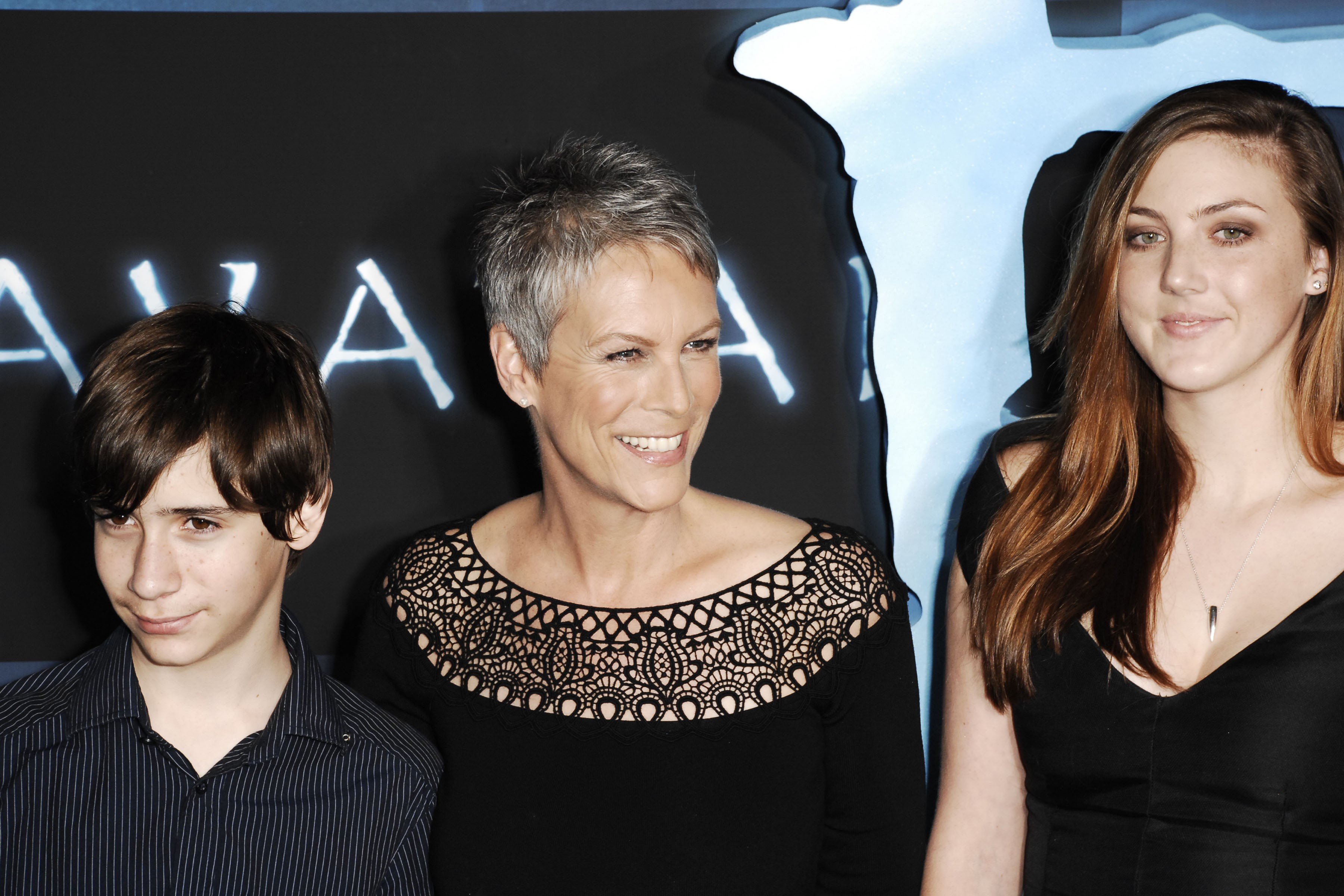 Thomas Guest, Jamie Lee Curtis, and Annie Guest at the Los Angeles premiere of "AVATAR" on December 16, 2009, in Hollywood, California | Source: Getty Images